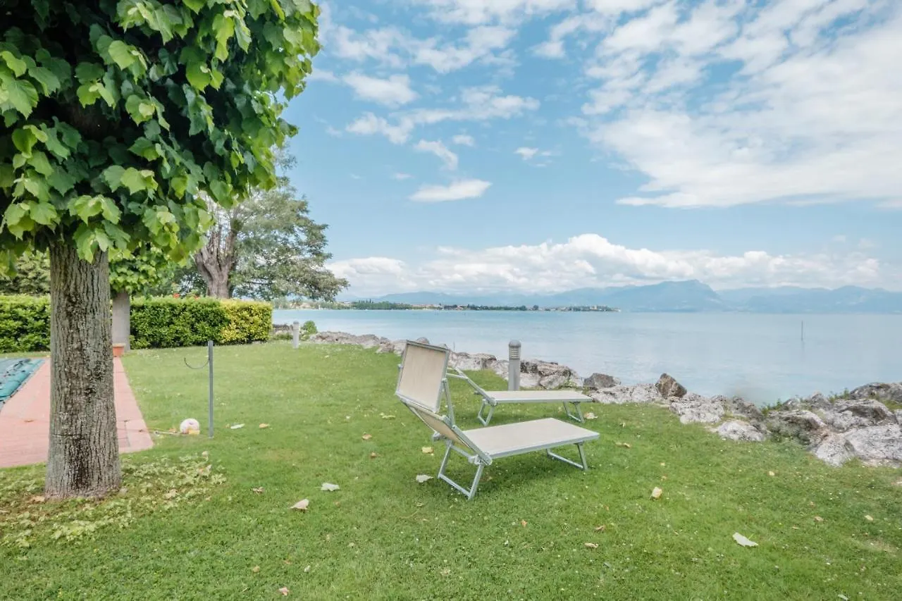 Da Laura - Monolocale Piano Terra Con Piscina Fronte Lago Сирмионе