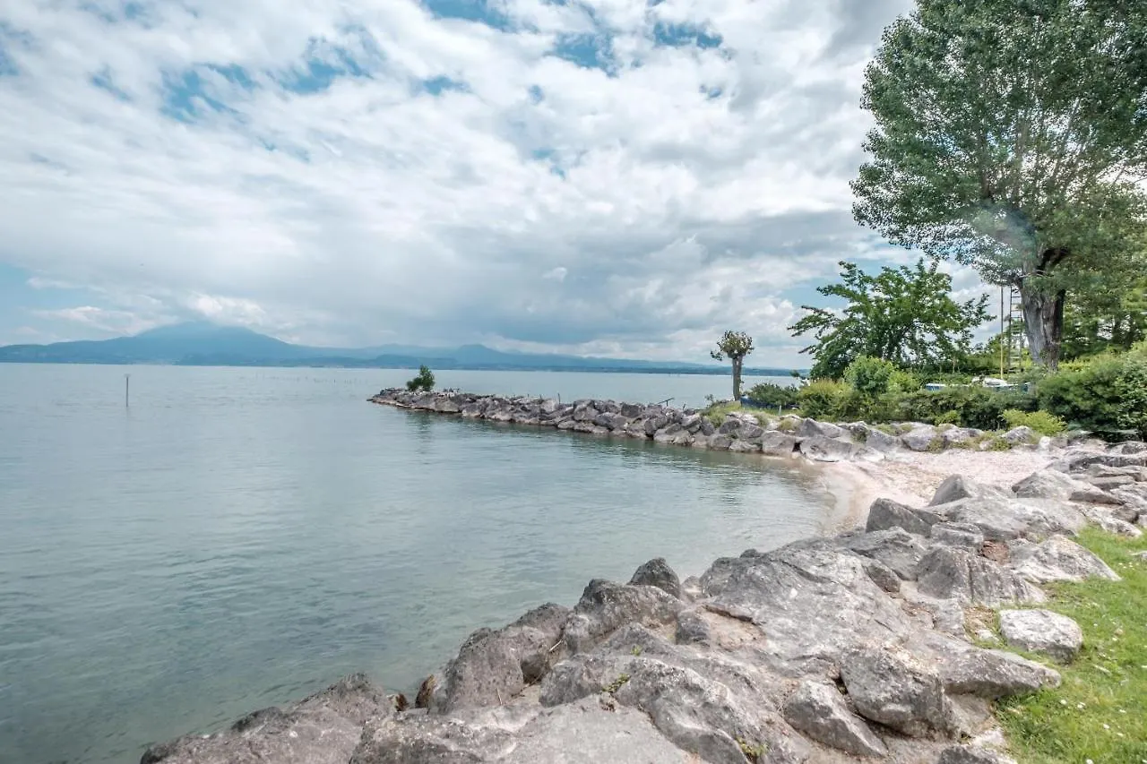 Da Laura - Monolocale Piano Terra Con Piscina Fronte Lago Сирмионе 0*,