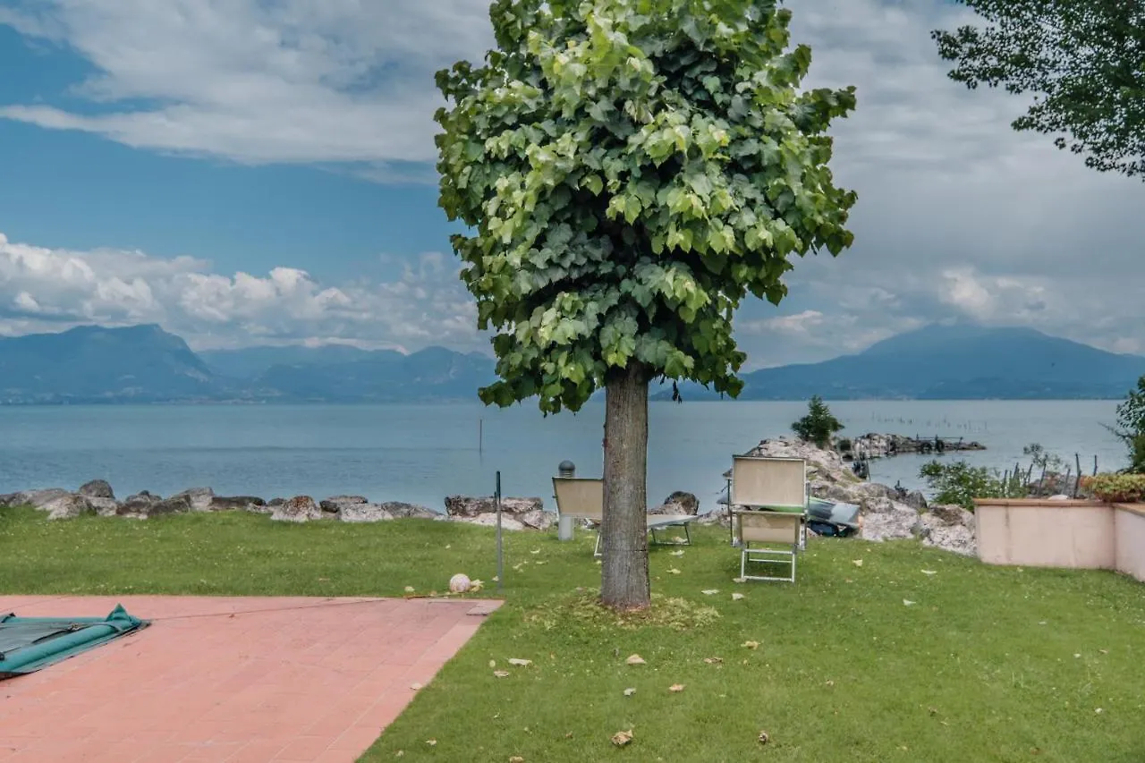 Da Laura - Monolocale Piano Terra Con Piscina Fronte Lago Сирмионе